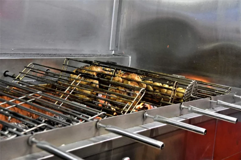 Des grillades en train de cuire